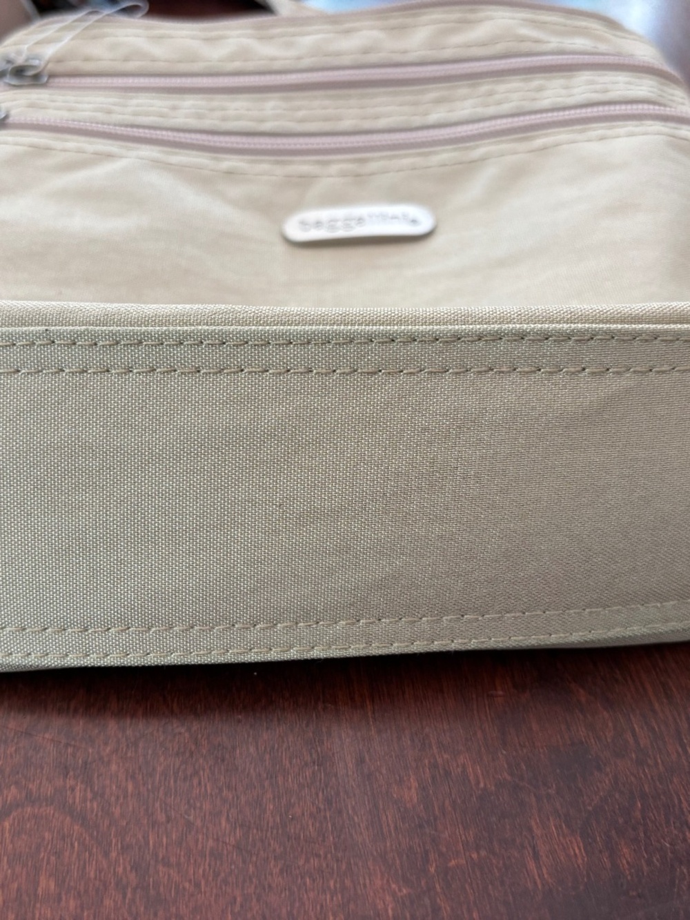 Vintage Baggallini Classic Zipper Bagg Crossbody Travel Purse in Champagne - Picture 2 of 10